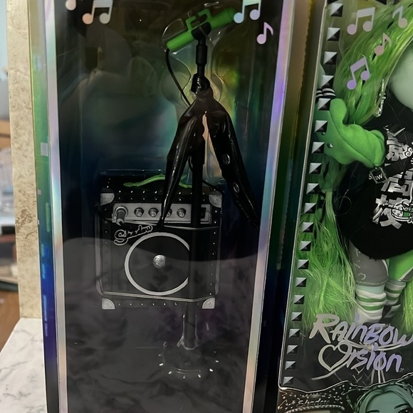 Shadow High Rainbow Vision Series 1 Harley Limestone Fashion Doll New - Picture 3 of 8